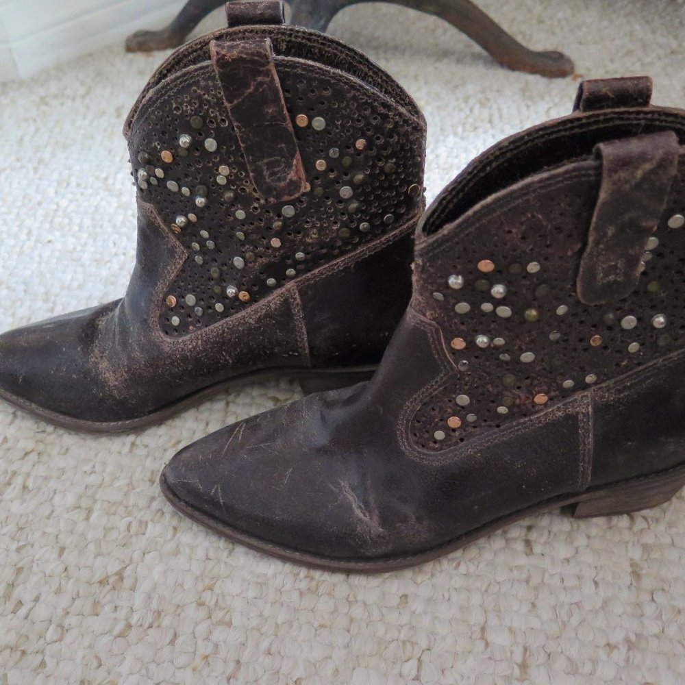 Women's Distressed Leather Cowboy Boots Size 7.5